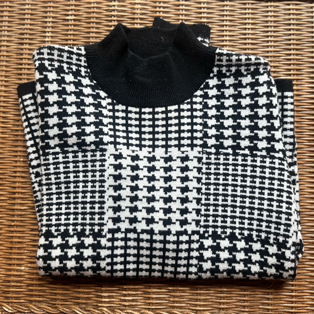 Joseph A Black and White Houndstooth Crewneck Sweater